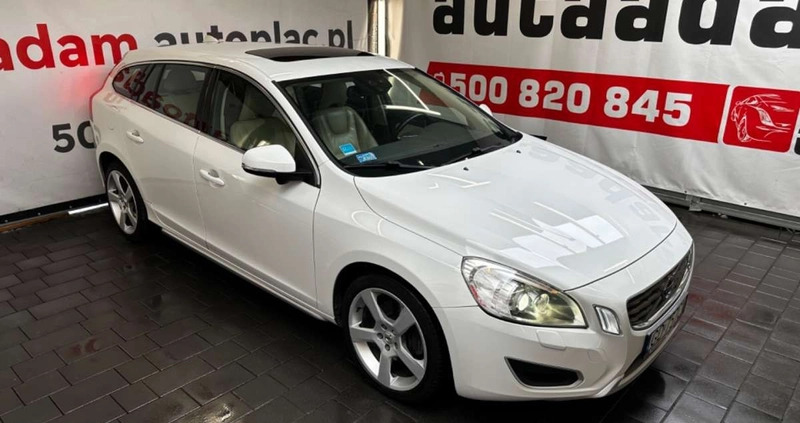 Volvo V60 cena 51900 przebieg: 111442, rok produkcji 2010 z Brzeg małe 781